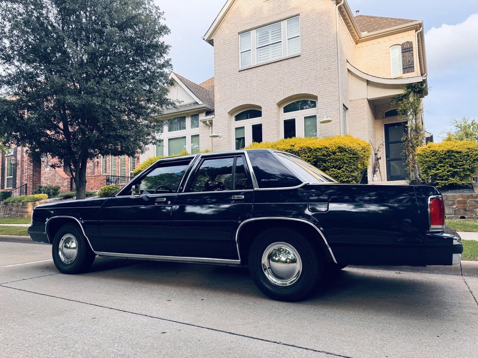 Side profile of the Crown Victoria with chrome moon caps